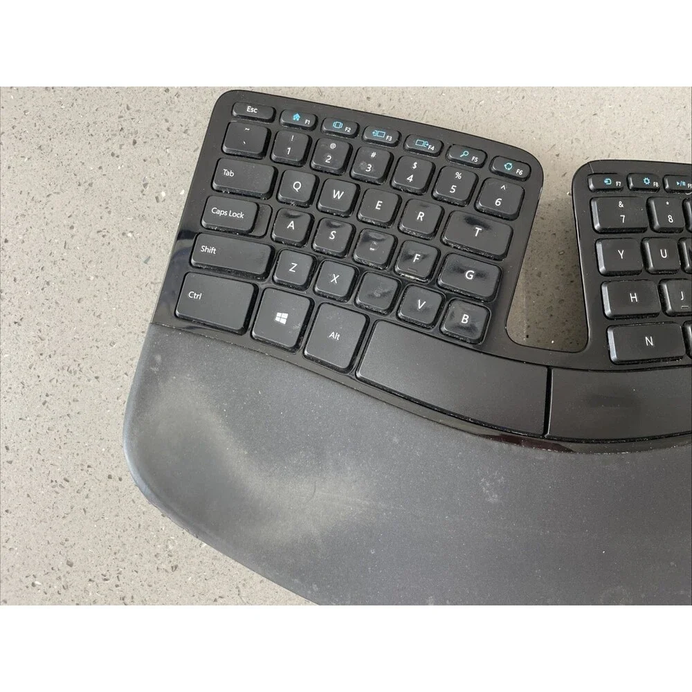 Microsoft Sculpt Ergonomic Wireless Keyboard and Number Pad Model 1559 UNTESTED